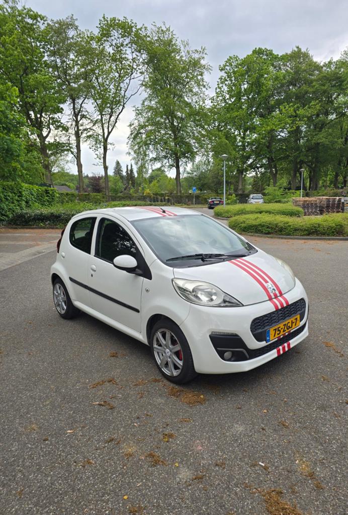 Peugeot 107 Facelift 1.0 5-deurs Airco / CarPlay / DAB+, Auto's, Peugeot, Voorwielaandrijving, 4 stoelen, Origineel Nederlands