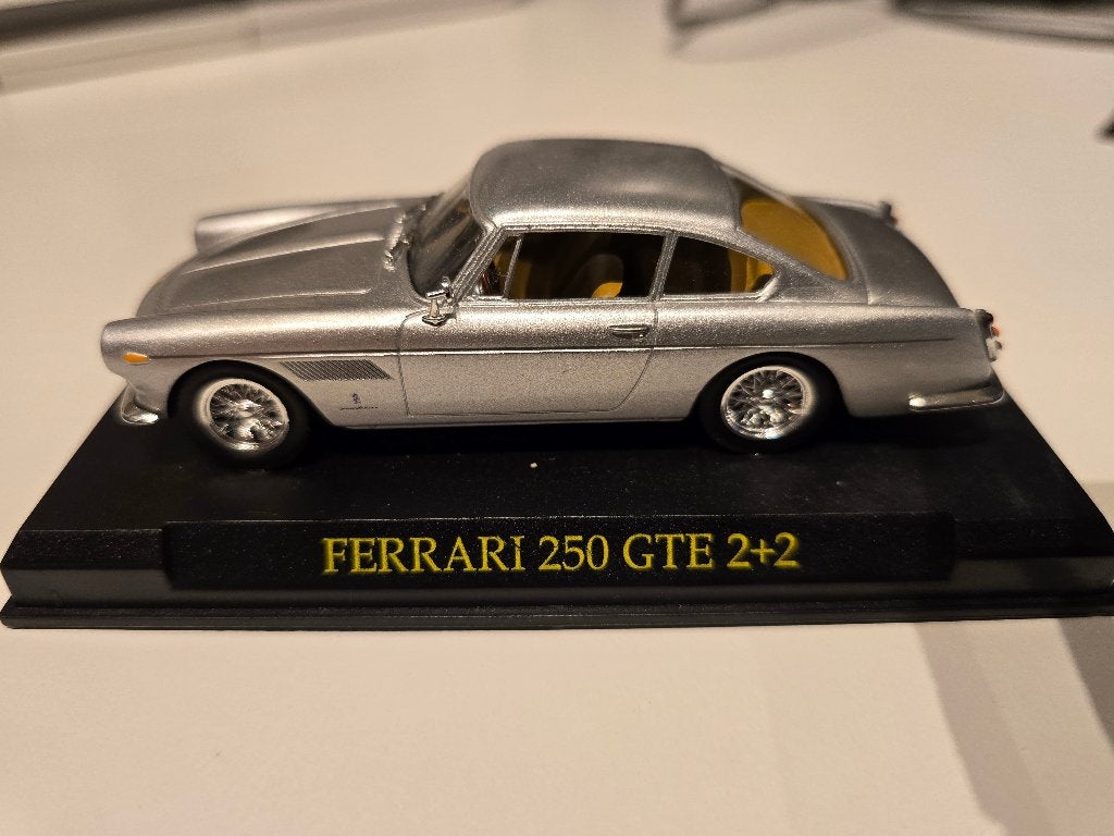 Ferrari 250 GTE 2 + 2, Hobby en Vrije tijd, Modelauto's | 1:43, Ophalen of Verzenden, Gebruikt, Auto, Overige merken