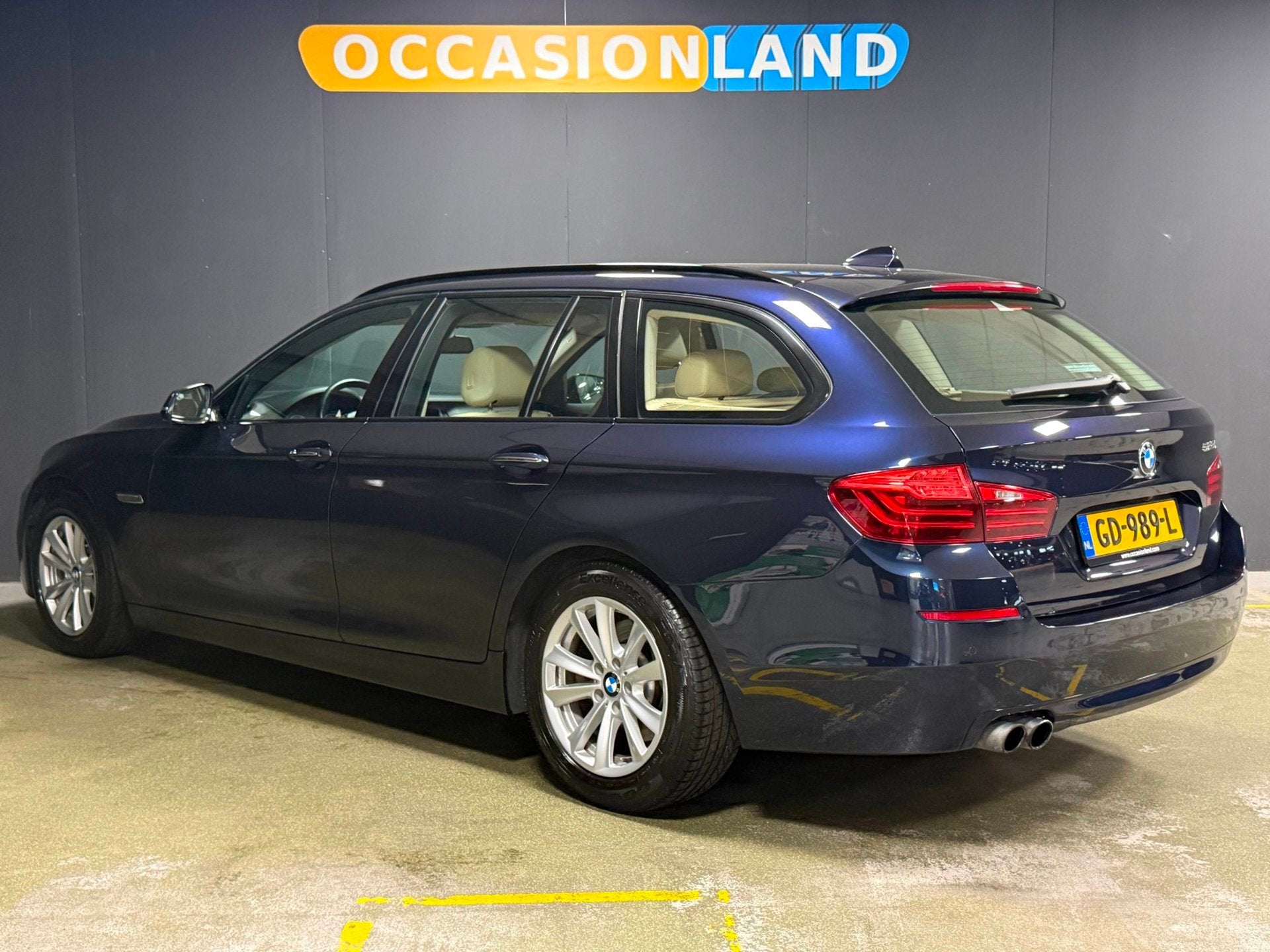 BMW 5-serie Touring 528i High Executive|SOFTCLOSE|KEYLESS|ME, Auto's, Automaat, Dealer onderhouden, Achterwielaandrijving, Gebruikt