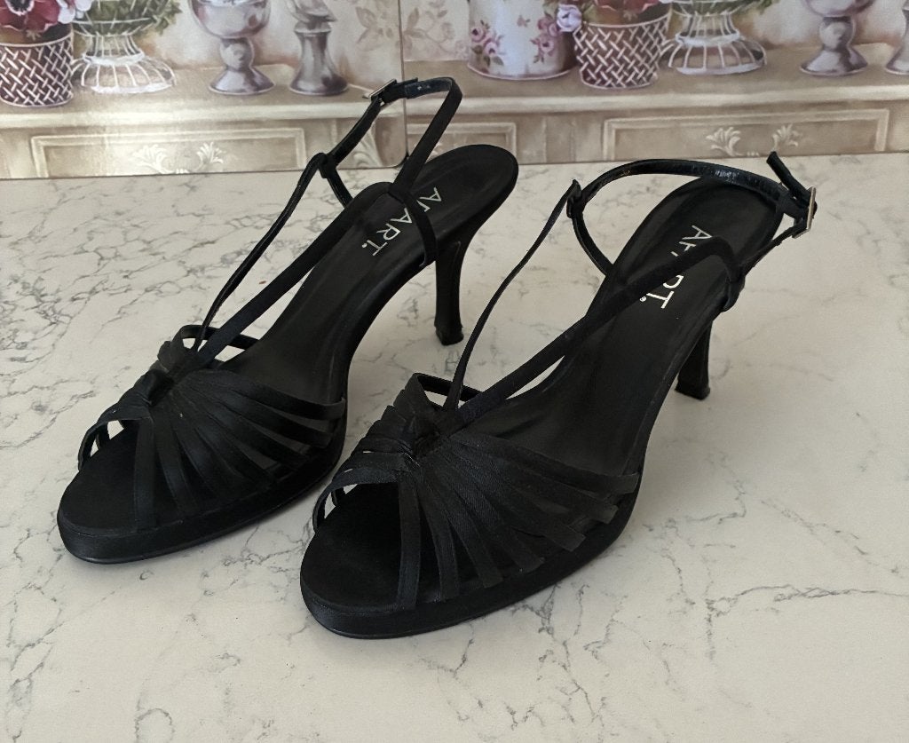 Zwarte peeptoe pumps met hoge hak - Maat 38 - Merk Apart., Pumps, Zwart, Ophalen of Verzenden, Zo goed als nieuw