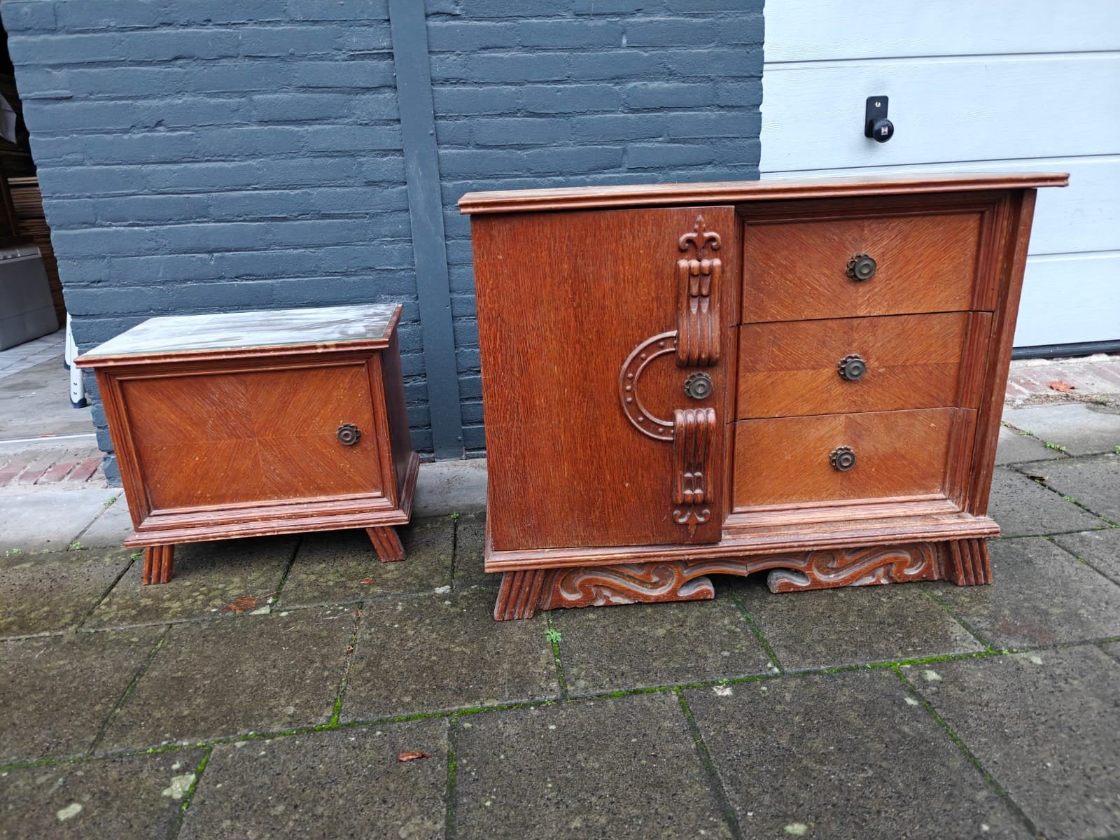 Foto 3 van Vintage houten nachtkastjes set - te restaureren