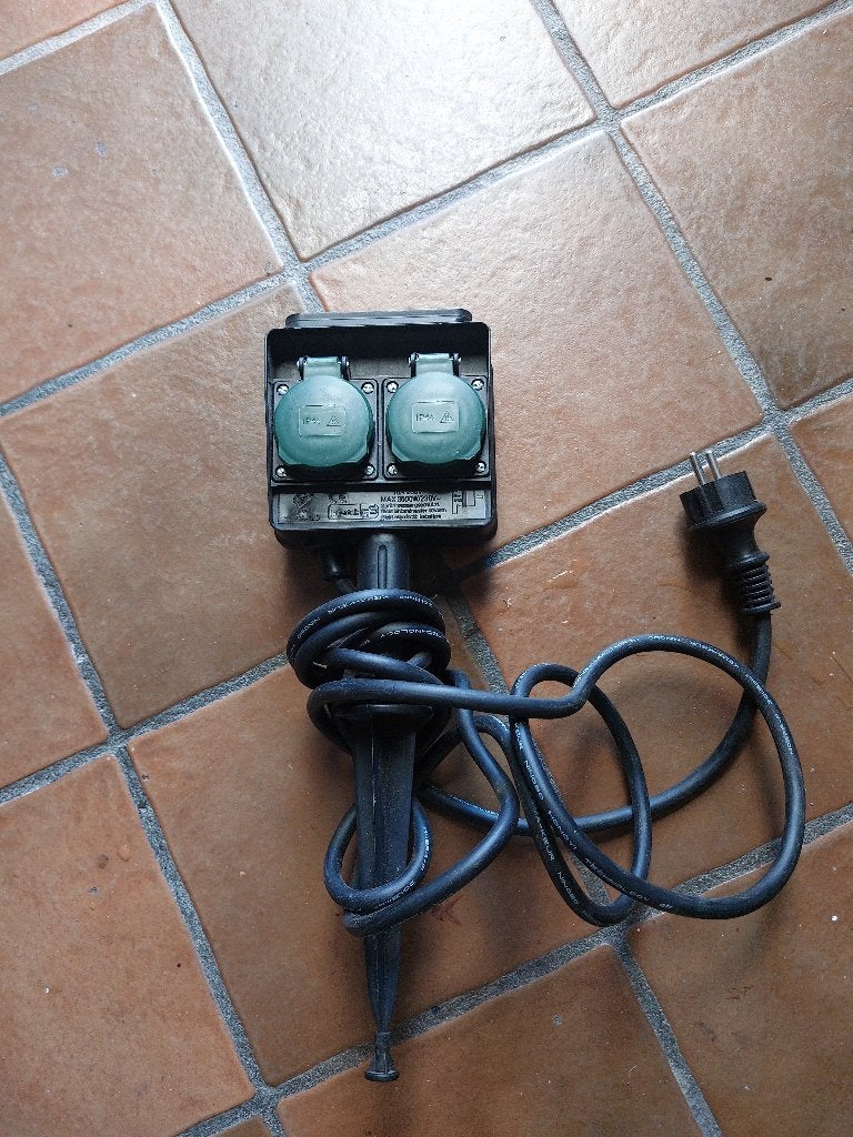 2 stekker op 220v voor in de grond buiten, Tuin en Terras, Ophalen of Verzenden, Zo goed als nieuw