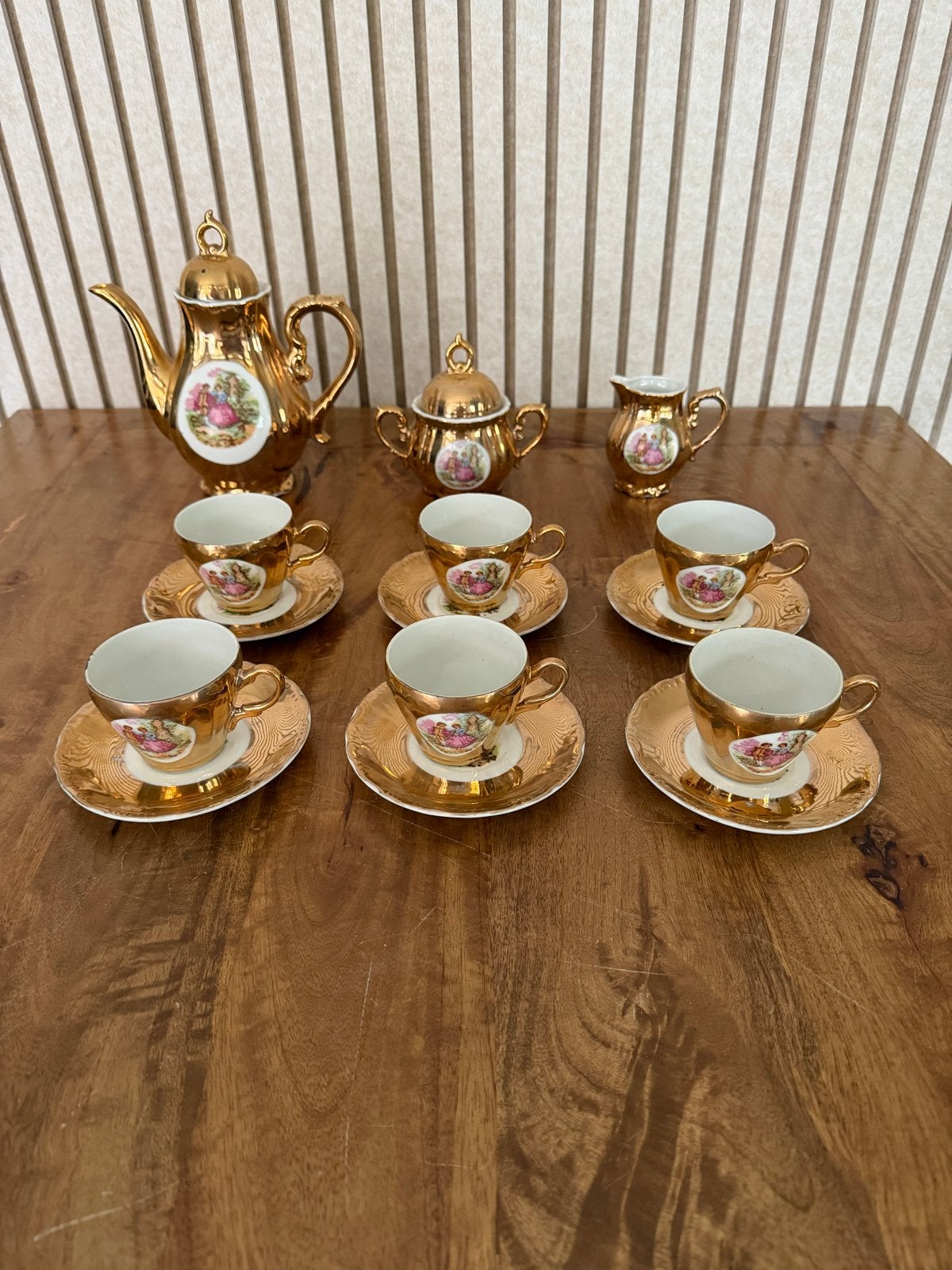 Antiek verguld koffie-/theeservies met romantische taferelen, Ophalen