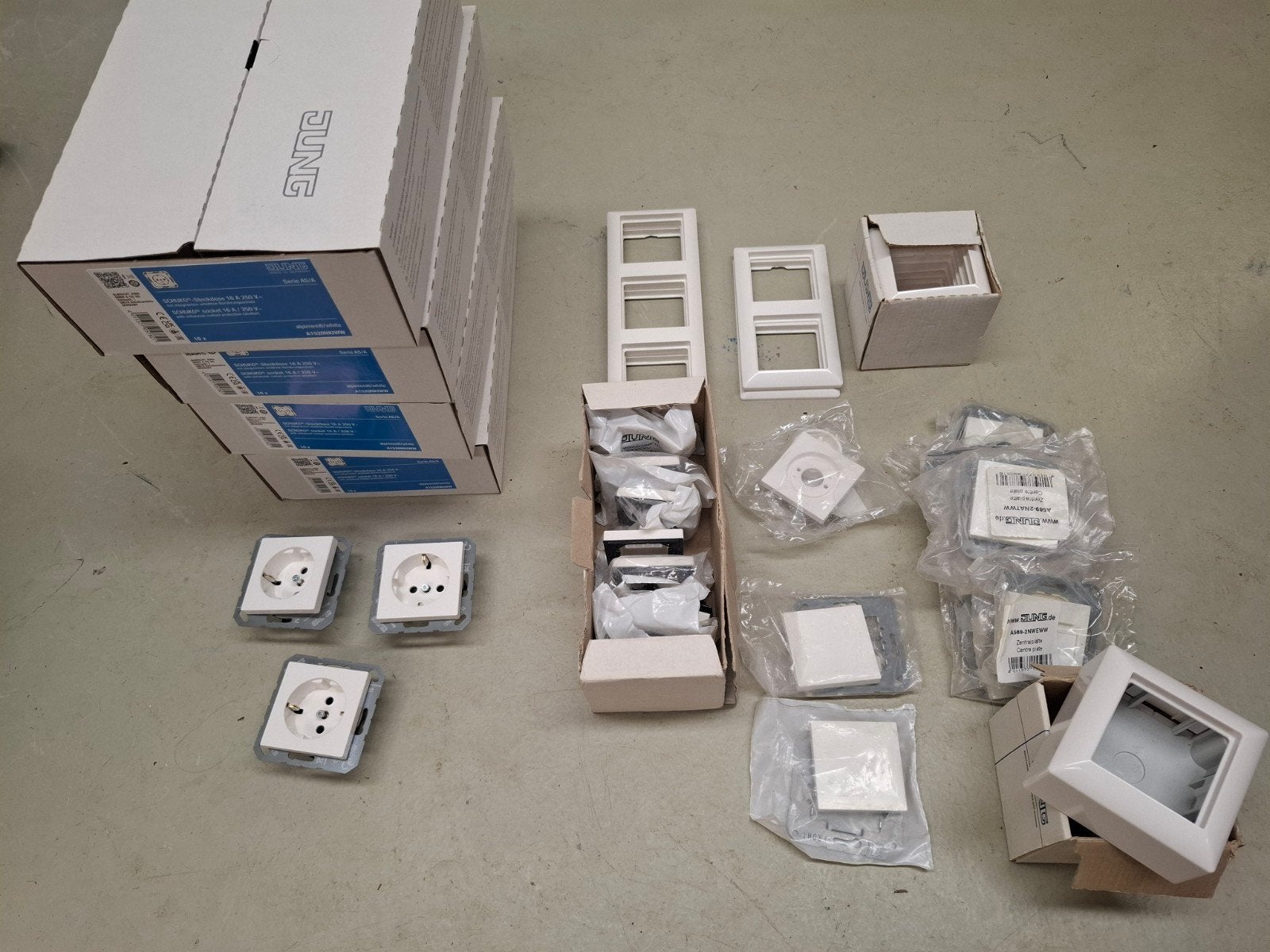 partij  jung  schakelmateriaal, Ophalen of Verzenden