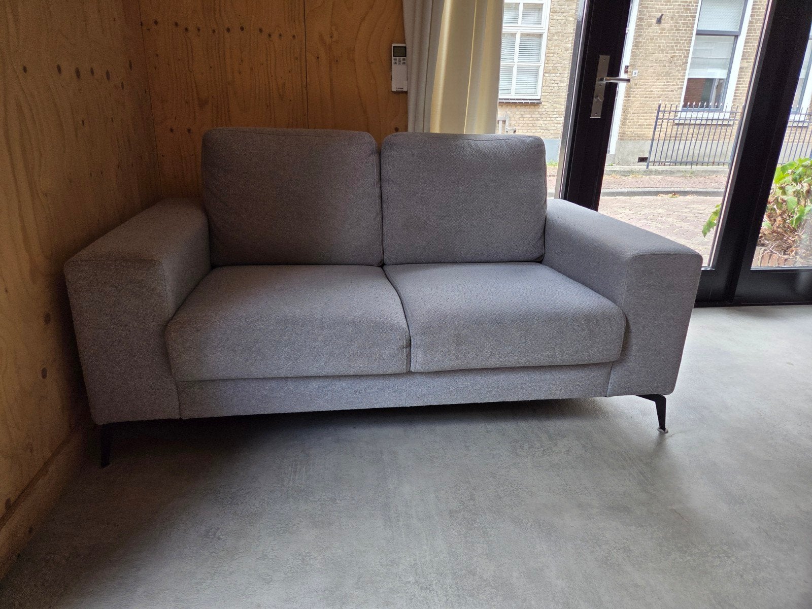 Grijze tweezitsbank - Comfortabel en stijlvol, Huis en Inrichting, Ophalen, Gebruikt, 150 tot 200 cm, Tweepersoons