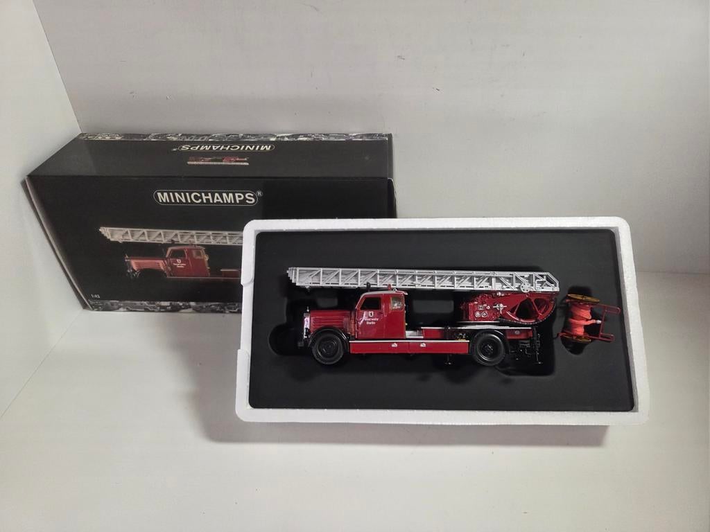 Minichamps Mercedes Benz Brandweerwagen Berlijn, Auto, ., Ophalen of Verzenden, Zo goed als nieuw