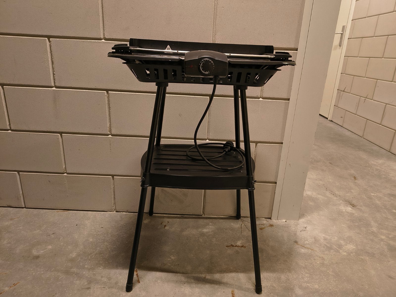 Elektrische Barbecue met standaard, Ophalen, Zo goed als nieuw