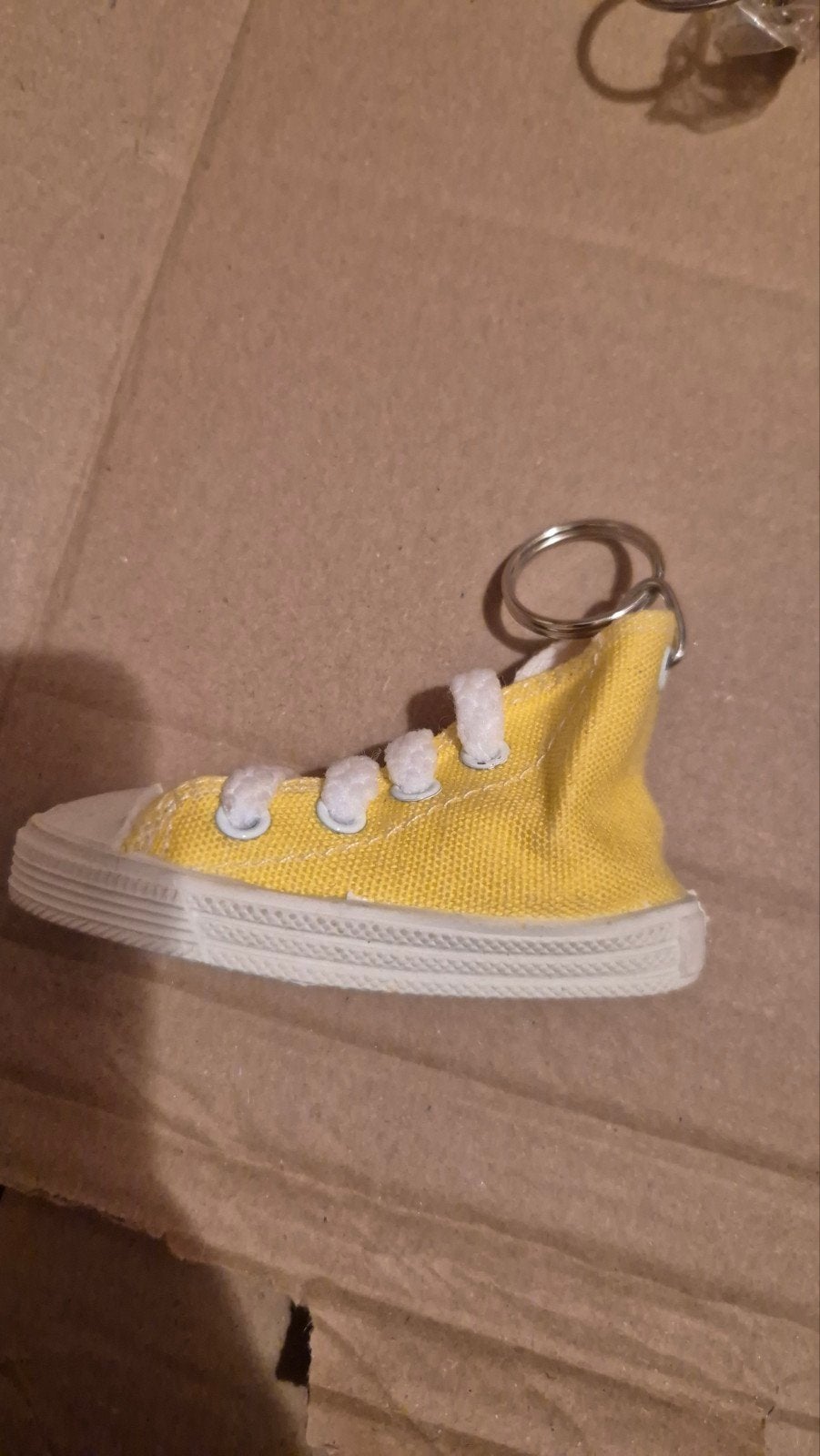 Gele sneaker sleutelhanger, Ophalen of Verzenden