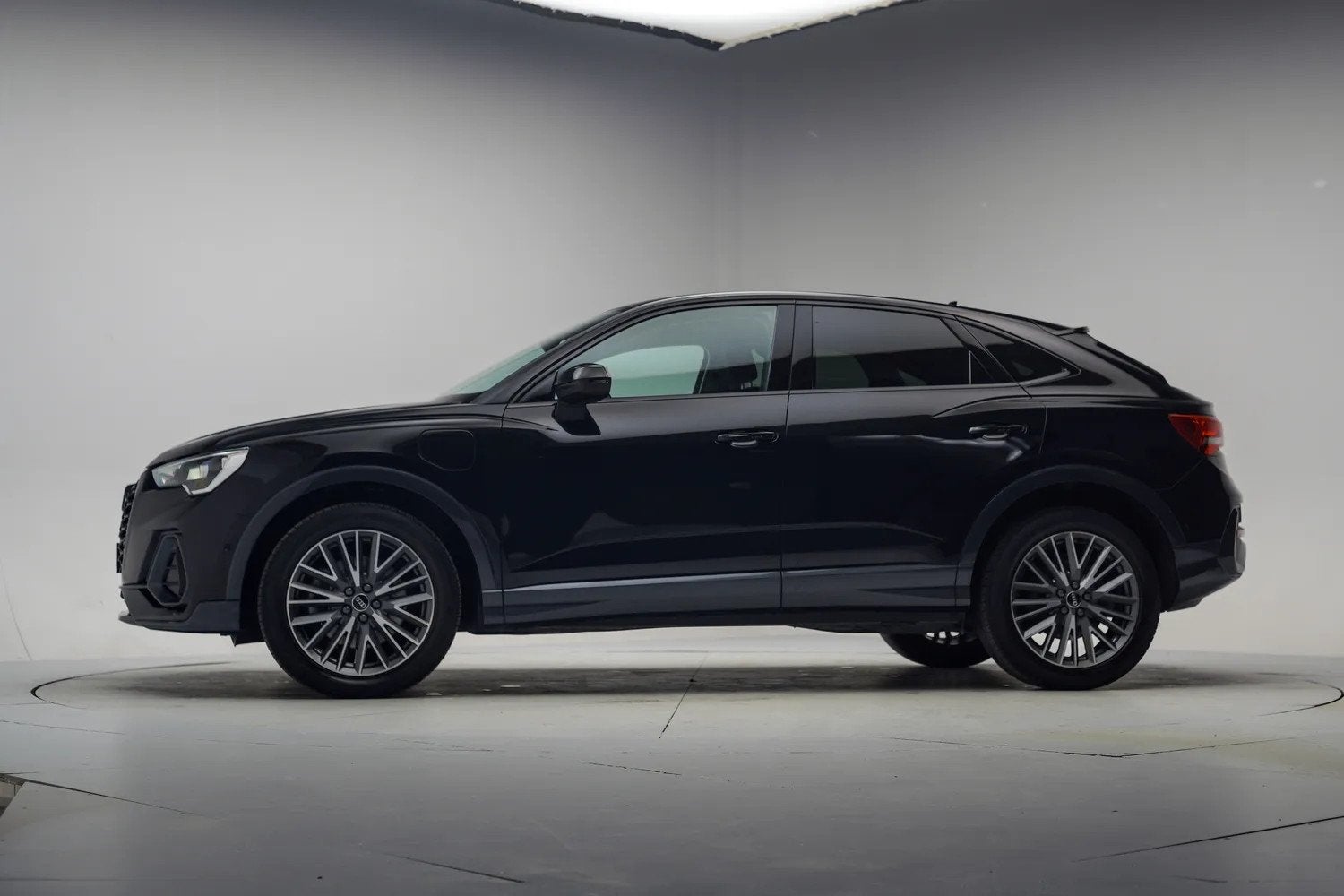 Audi Q3 Sportback 45 TFSI e Edition [ Virtual cockpit Stoelv, Gebruikt, 116 pk, Zwart, Plug-in hybride