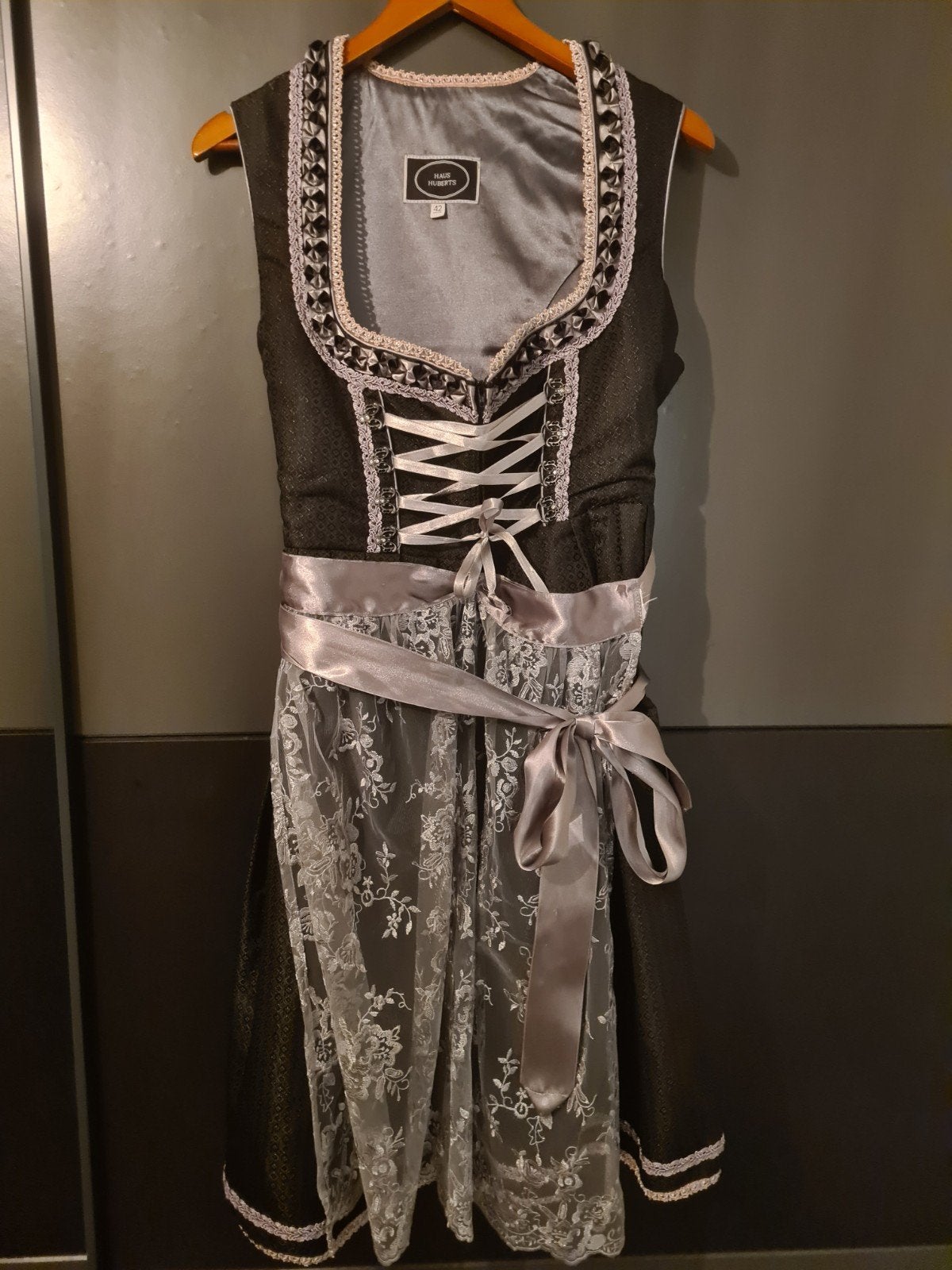 Dirndl maat 42 Oktoberfest - Zo goed als nieuw, Haus Huberts, Zwart, Maat 42/44 (L), Ophalen of Verzenden