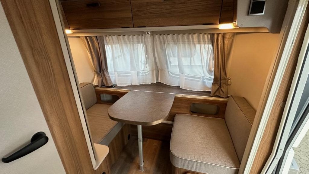 Eriba Touring Legend 430 BRUGGINK 60 JR ACTIE, Caravans en Kamperen, Serviceluik, Tot en met 3, 4 tot 5 meter, Eriba