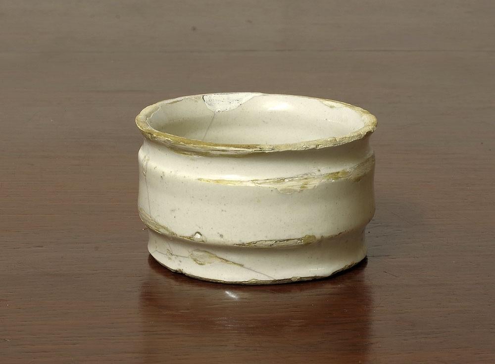 2 witte zalfpotjes uit de 17e eeuw., Ophalen of Verzenden