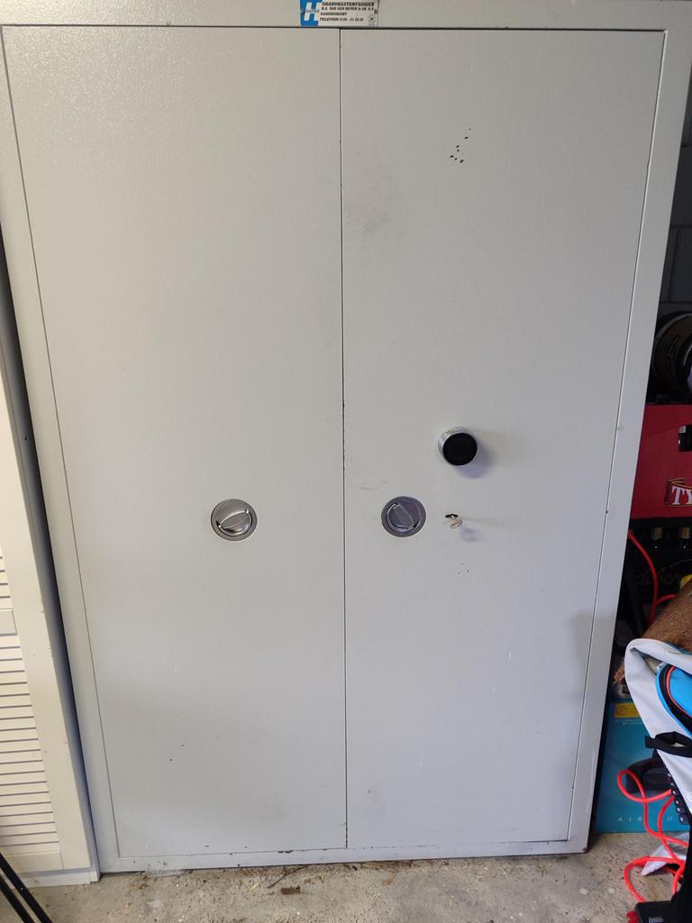 Grote, zware kluis - gratis af te halen, Huis en Inrichting, Brandblussers en Brandkasten, Gebruikt, Brandkast, Ophalen