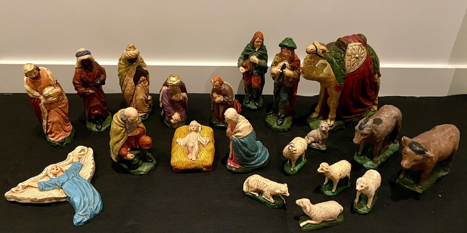 Kerstgroep van 20 beelden incl grote kerststal, Diversen, Ophalen, Zo goed als nieuw