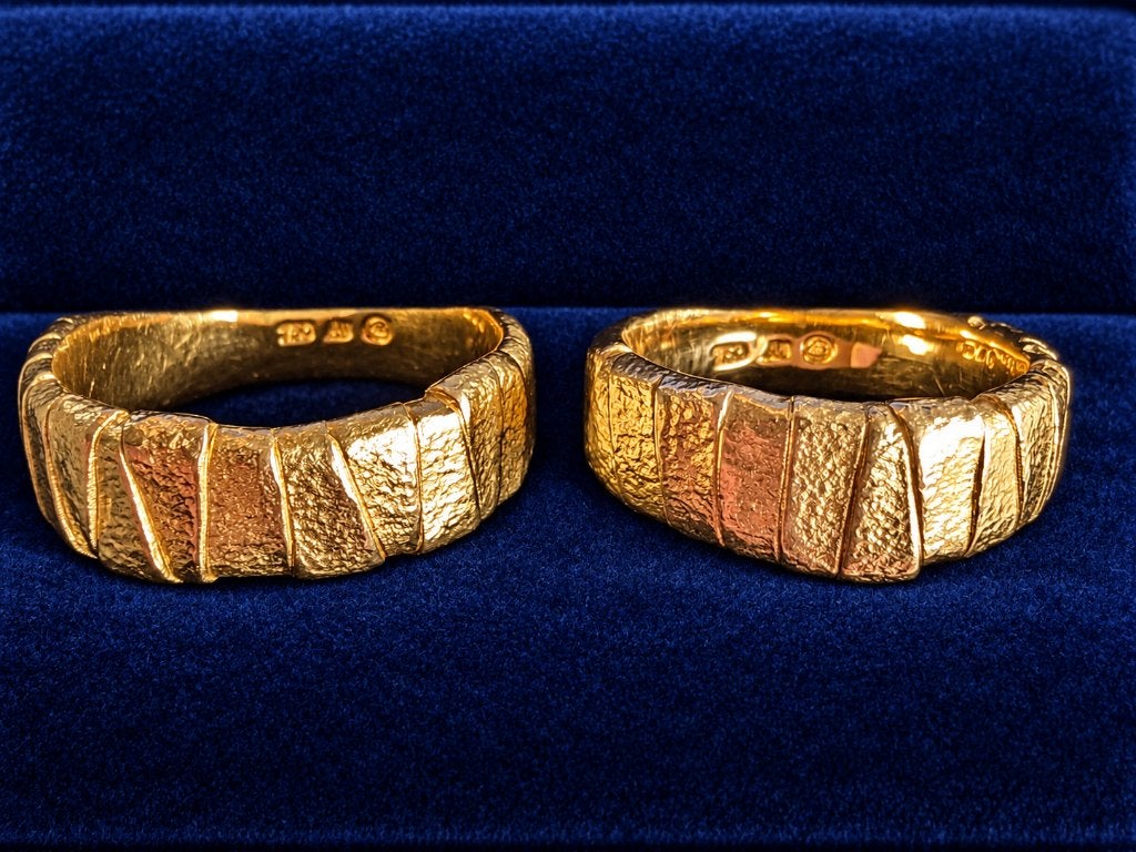 OPRUIMING! Exclusieve 18k gouden trouwringen – 26 g, Ophalen of Verzenden, Zo goed als nieuw, 17 tot 18, Dame of Heer