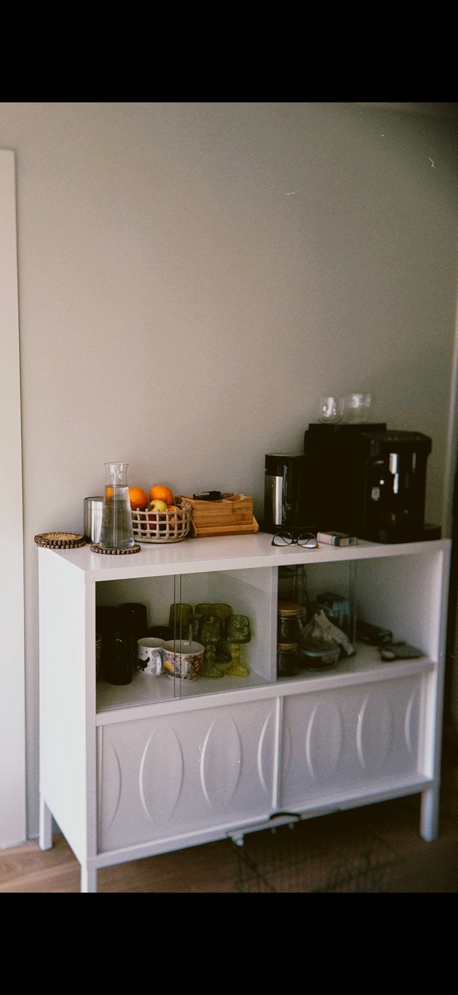 Ikea KALKNÄS kast met schuifdeuren, 121x43x98 cm, wit, Huis en Inrichting, Kasten | Overige, Ophalen, Gebruikt