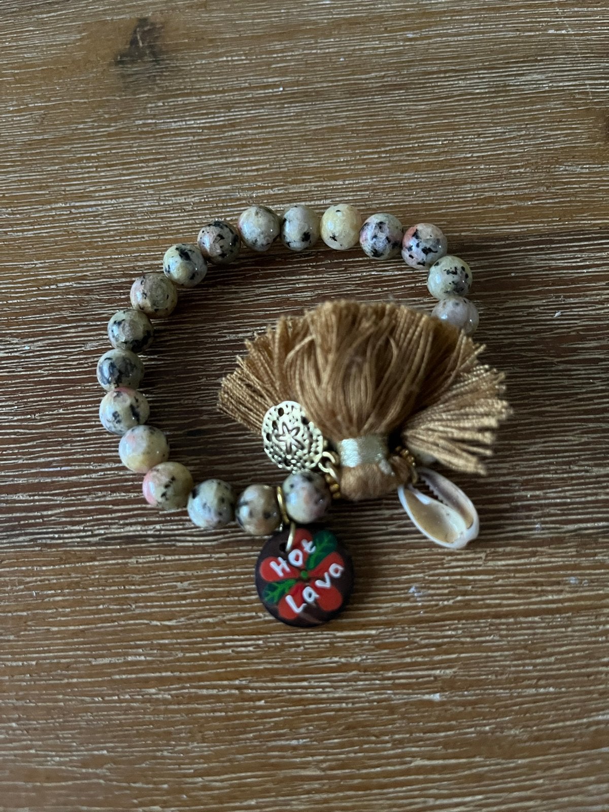Unieke kralenarmband met kwastje en bedels, Overige materialen, Gebruikt, Overige kleuren, Ophalen of Verzenden