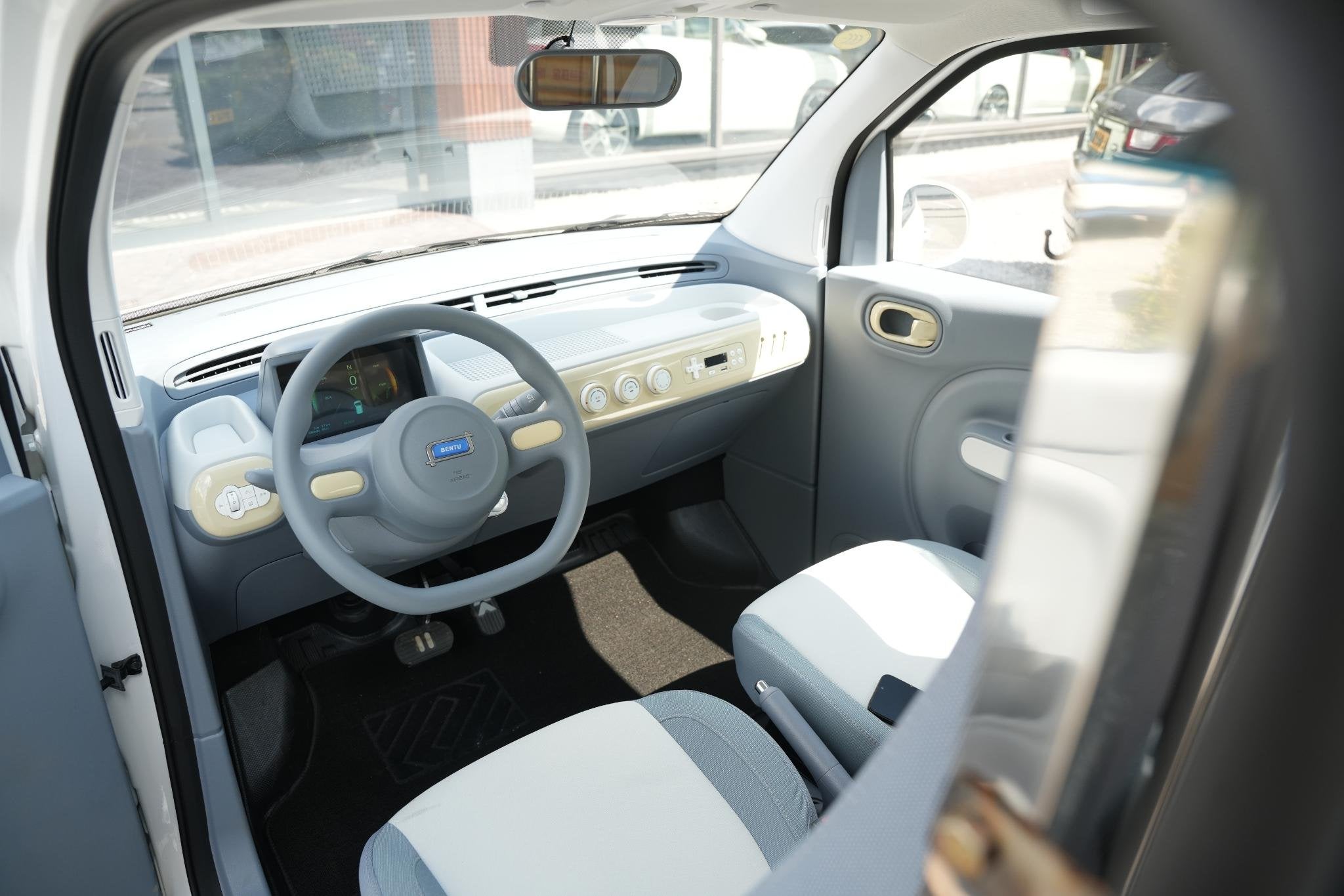 Bontu Mango Airco Radio/Bluetooth Camera 4 zitplaatsen, Auto's, Stof, Gebruikt, Overige carrosserieën, Wit