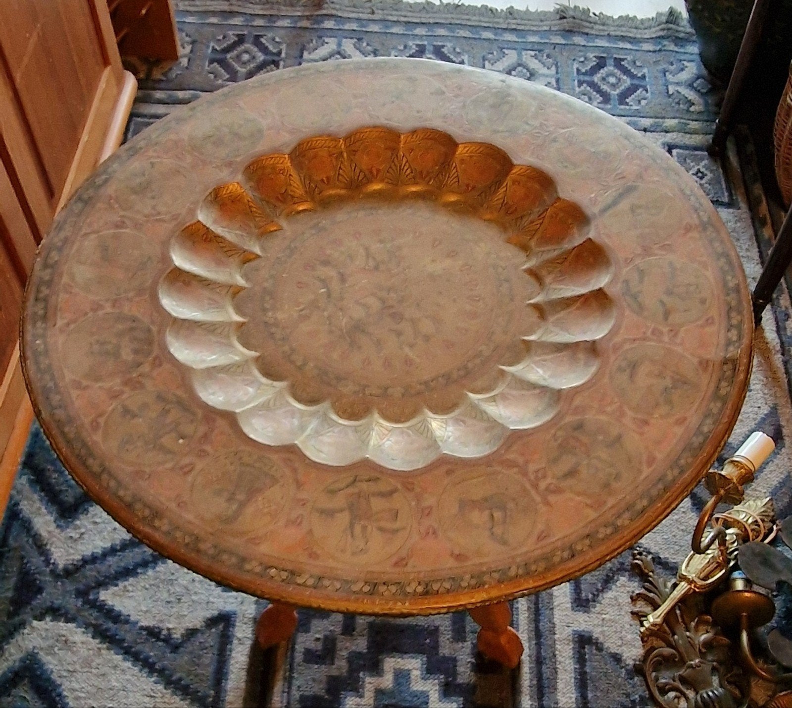 Antieke Oosterse Bijzettafel met Koperen Blad., Ophalen