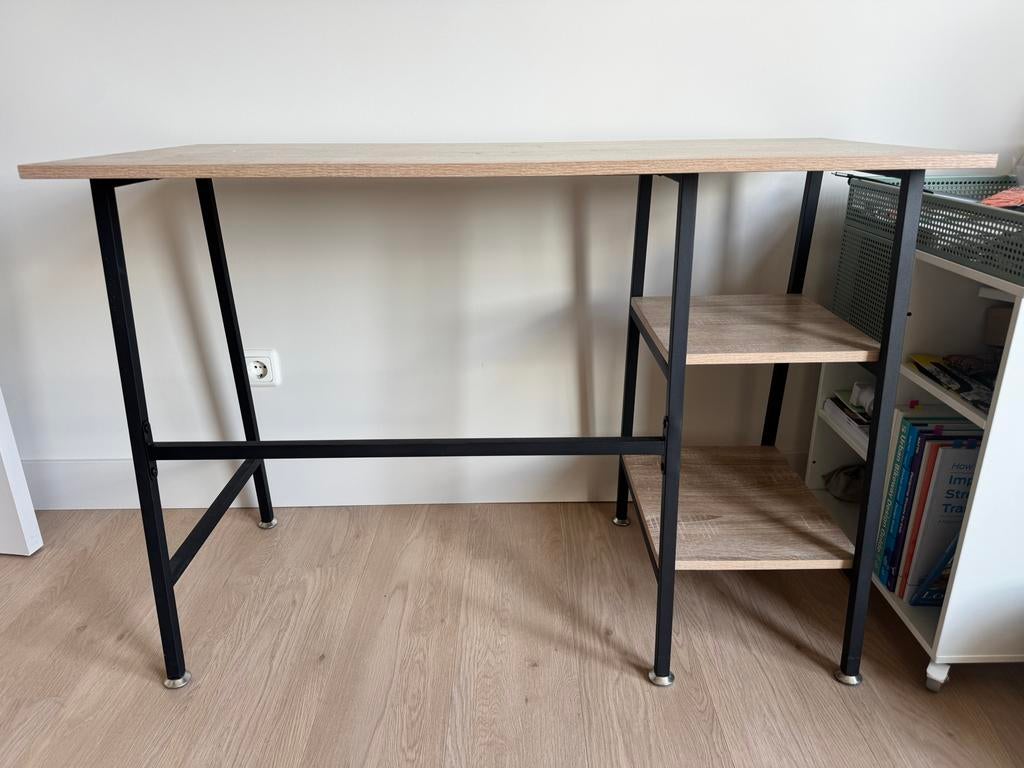 Bureau met opbergplanken - Licht hout en zwart metaal, Ophalen of Verzenden, Gebruikt