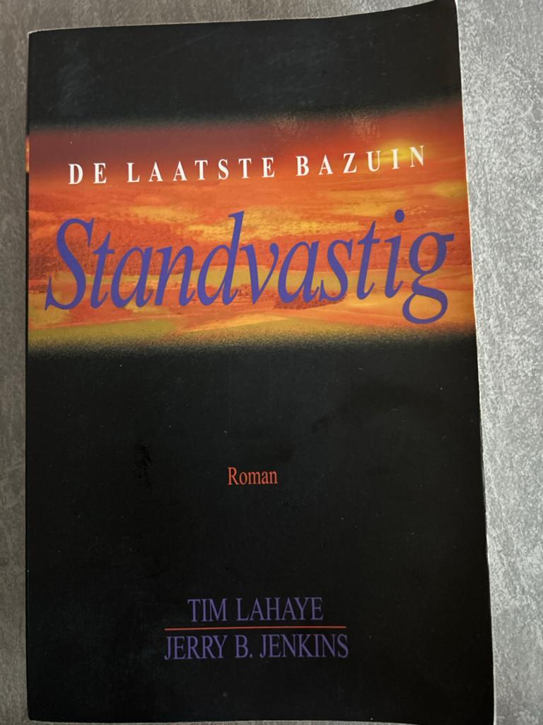 Standvastig - De Laatste Bazuin deel 10 - Tim LaHaye, Ophalen of Verzenden, Gelezen