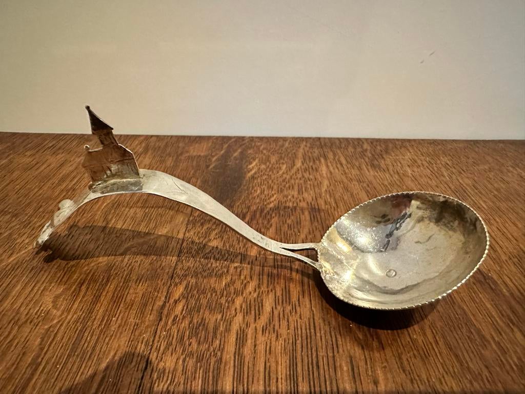 Antieke zilveren roomlepel met kerk en leeuwen, Ophalen of Verzenden, Zilver