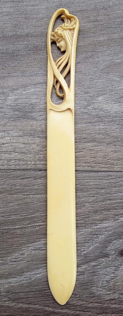 Om 1920 Celluloid Art Deco Nouveau Jugendstil Brief Opener