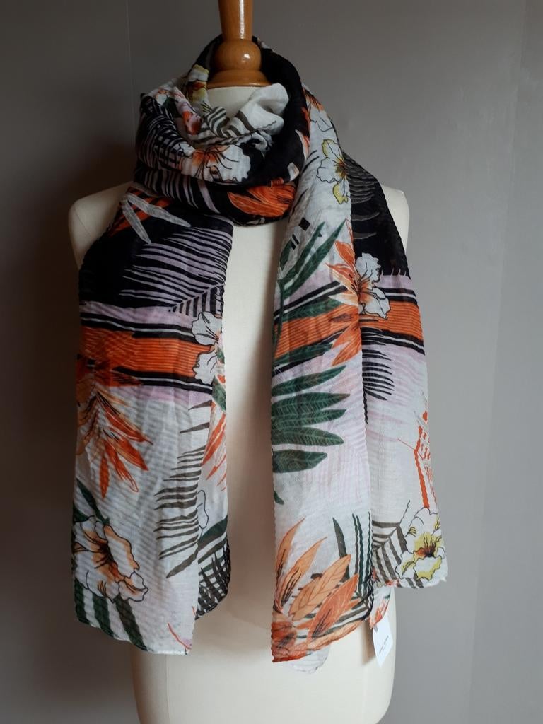 Nieuwe sjaal.  Gerry weber, Maat 46/48 (XL) of groter, Nieuw, Ophalen of Verzenden, Sjaal