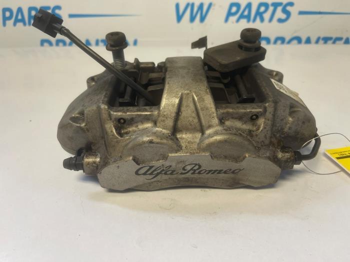 Remklauw (Tang) links-voor van een Alfa Romeo Giulia, Gebruikt, -, Verzenden, -
