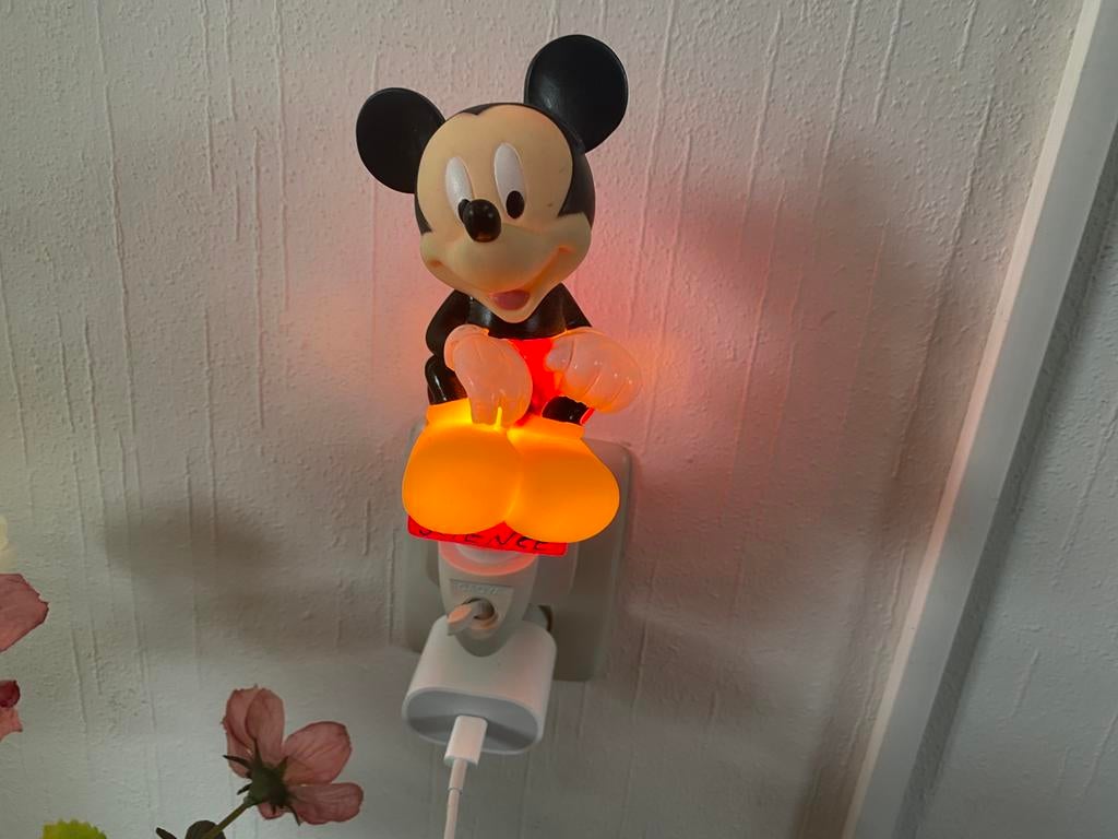 Micky mouse stopcontact lampje vaste prijs 29 euro, Huis en Inrichting, Lampen | Wandlampen, Ophalen of Verzenden, Zo goed als nieuw