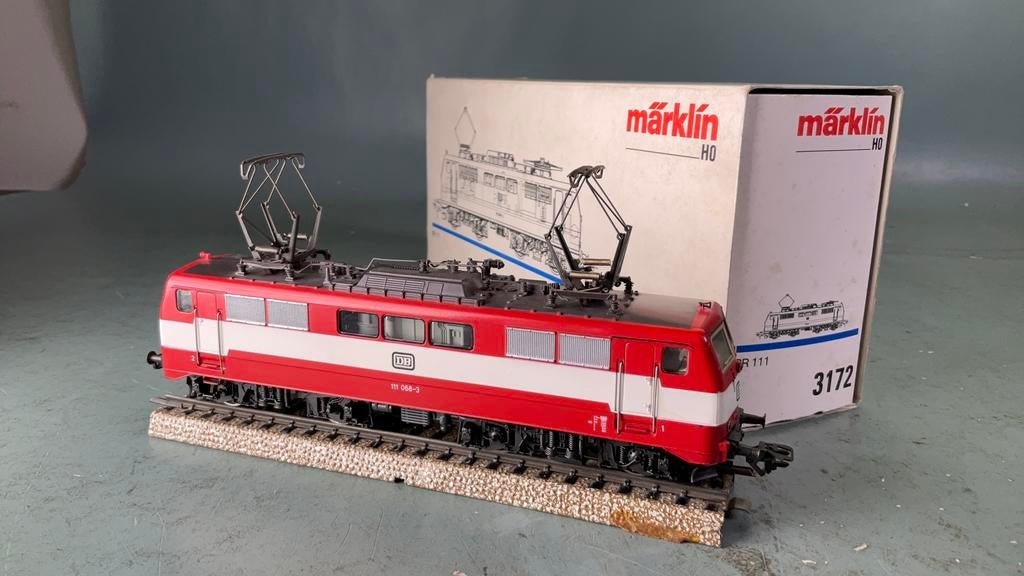 Marklin ho 3172 E loc DB , BR 111, digitaal , in doos., Hobby en Vrije tijd, Modeltreinen | H0, Wisselstroom, Locomotief, Ophalen of Verzenden