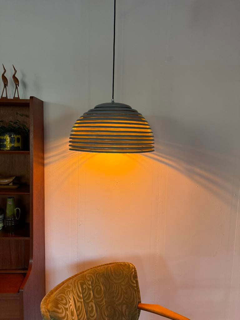 Vintage metalen hanglamp ‘Saturnus’, Staff Leuchten ‘70, Ophalen of Verzenden, Zo goed als nieuw, Kunststof, Vintage retro buisframe design rotan webbing papercord deens