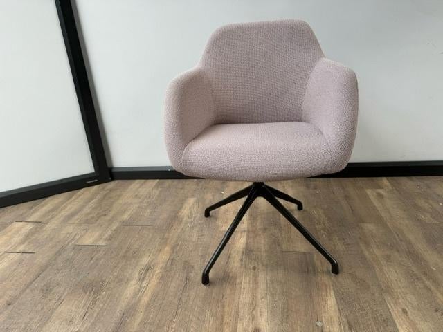 Roze design kuipstoel Markant, Huis en Inrichting, Stoelen, Overige kleuren, Ophalen of Verzenden, Zo goed als nieuw, Eén