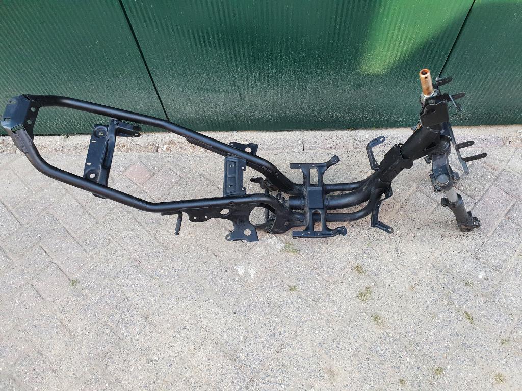 Frame Aprilia SR voorvork subframe losse delen kenteken SR50, Fietsen en Brommers, Aprilia, Frame, Aprilia, Ophalen of Verzenden