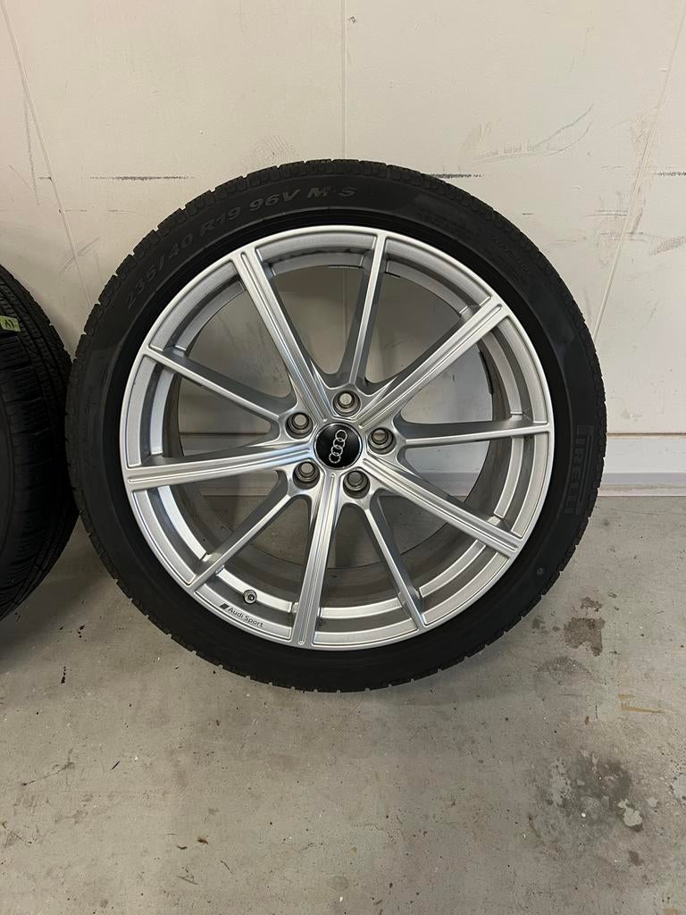 Audi RS4/RS5 OEM Winterset 235/40/19, Gebruikt, Banden en Velgen, Winterbanden, 235 mm