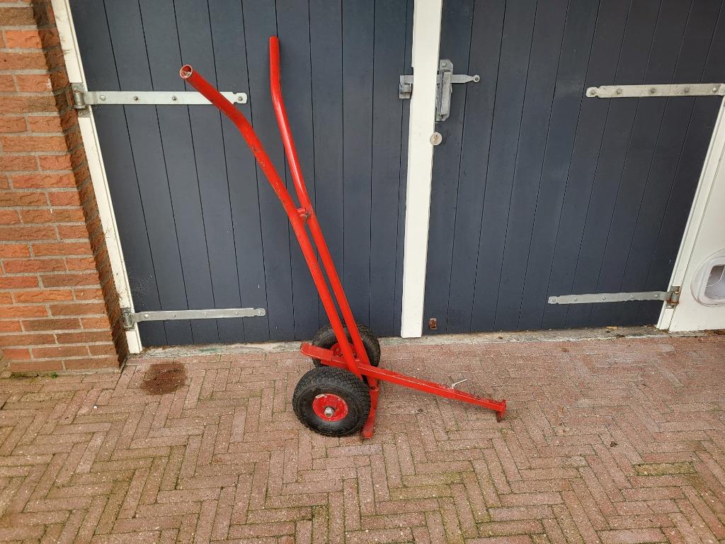 TE HUUR ‼️ Trilplaat en straatgereedschap ** huren