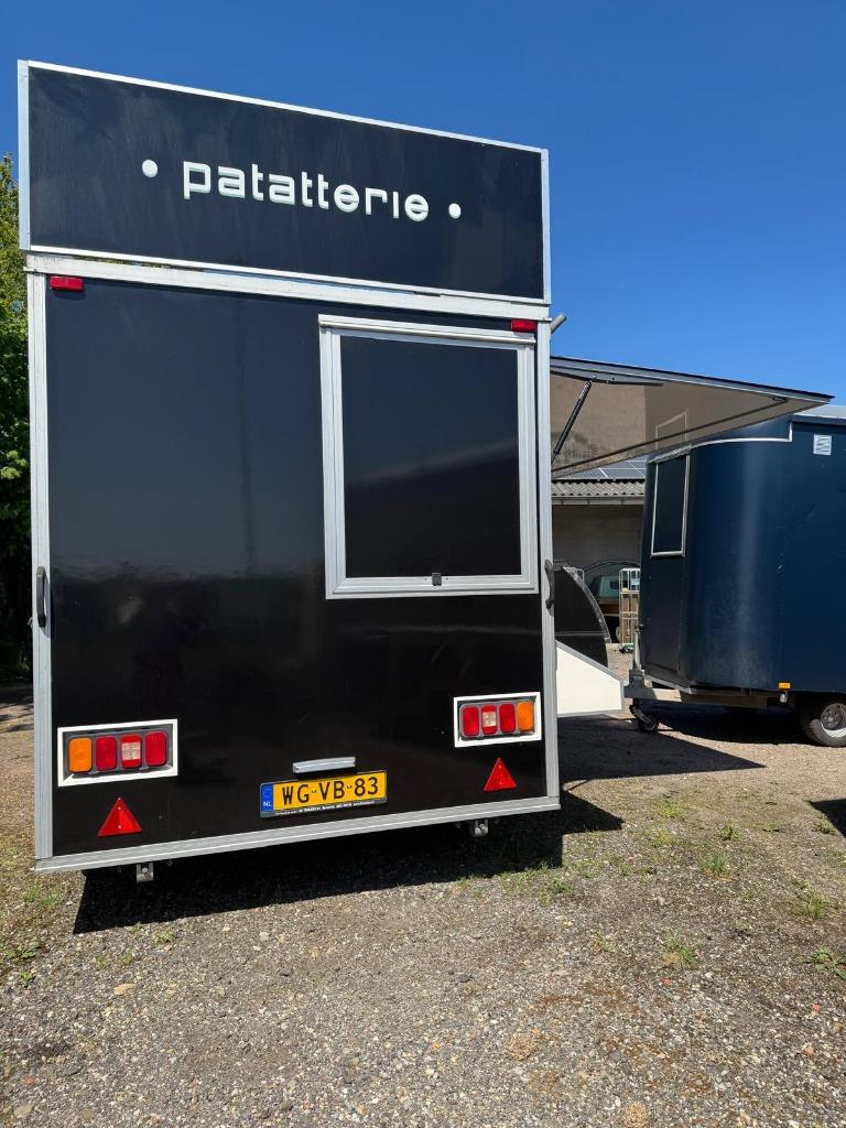 Foto 4 van Te huur: Professionele Snackwagen of Oliebollenwagen