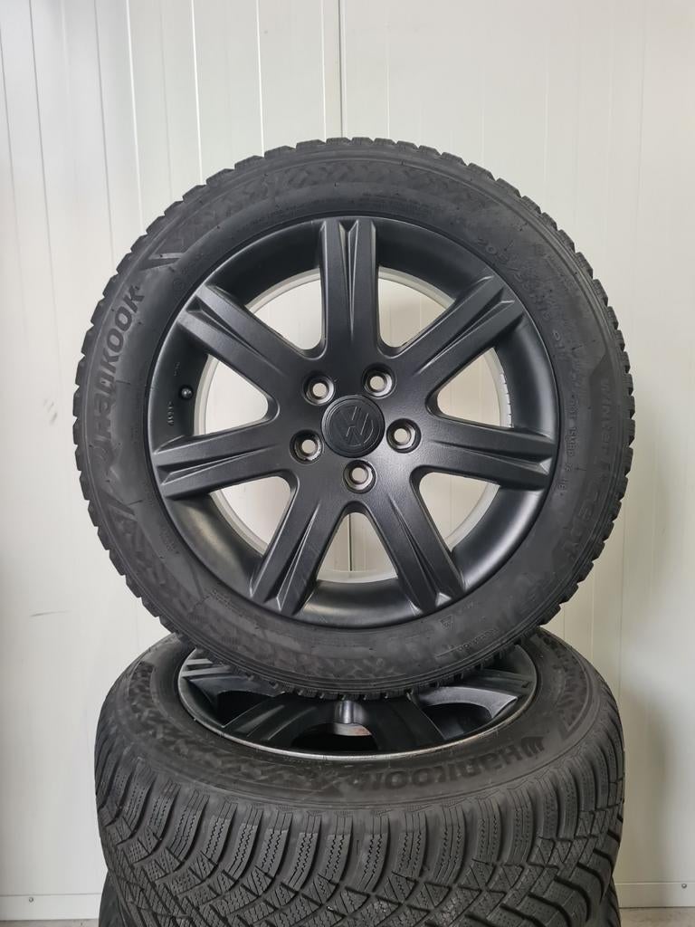 16' Audi A3 8V Volkswagen Golf 5 6 met winterbanden