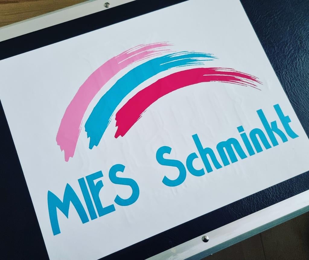 Schminken en Glittertattoo's, altijd een feestje!