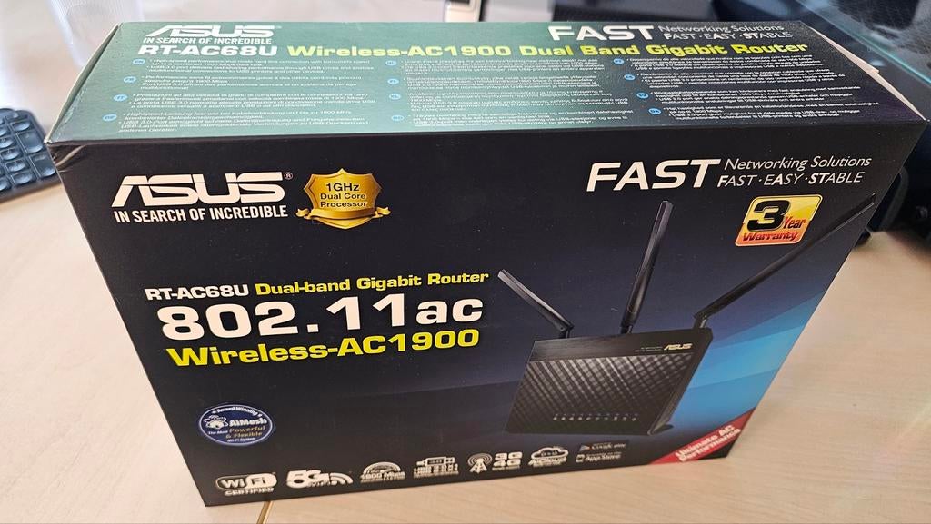 3x Asus RT-AC68U Wireless-AC1900 Router AiMesh, Computers en Software, Routers en Modems, Ophalen of Verzenden, Zo goed als nieuw