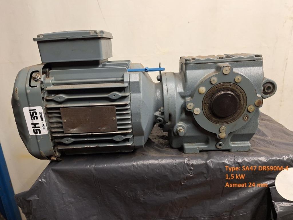 Vector Aandrijftechniek SA47 DRS90M-4 met reductie SH351, Xx, Ophalen of Verzenden, Minder dan 1400 rpm, Gebruikt