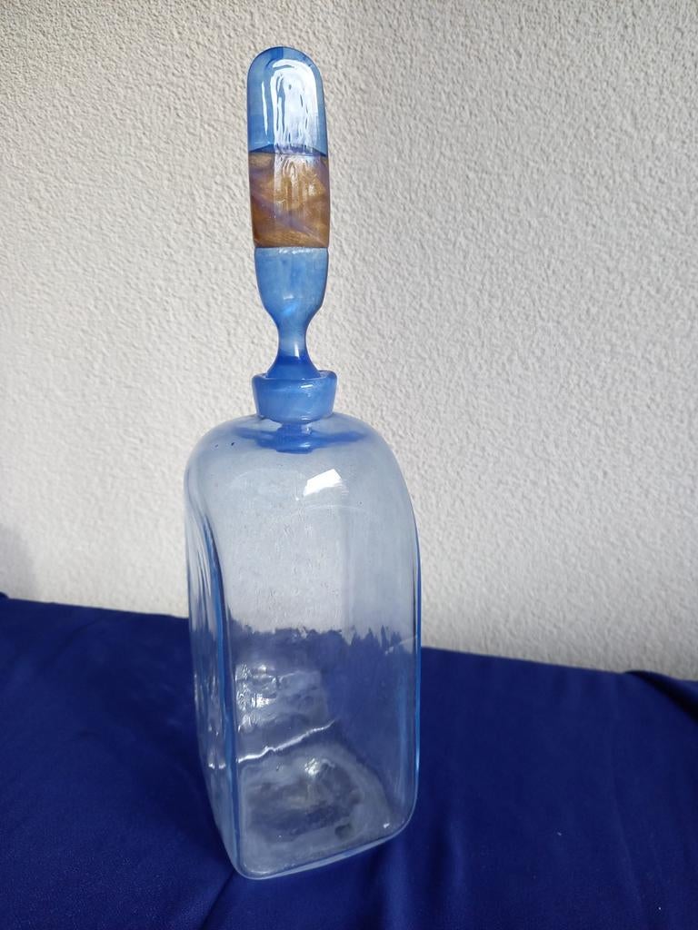 Oude blauwe fles / karaf met glazen stop Eva Ullberg, 1986, Ophalen