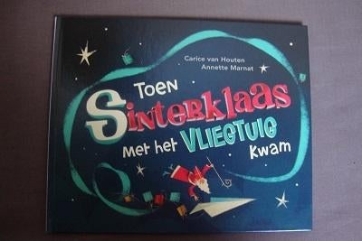 TOEN SINTERKLAAS MET HET VLIEGTUIG KWAM Carice van Houten, Boeken, Ophalen of Verzenden, Zo goed als nieuw, Sprookjes
