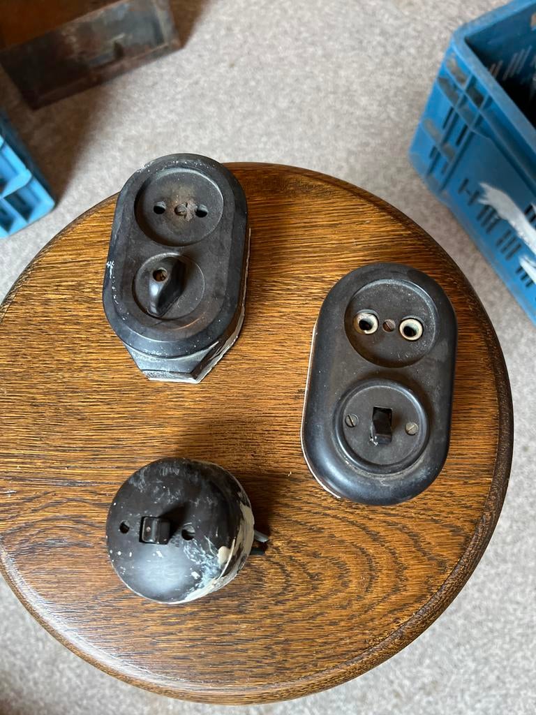 Vintage schakelaars en stopcontacten, Doe-het-zelf en Verbouw, Elektra en Kabels, Ophalen of Verzenden, Gebruikt, Schakelaar