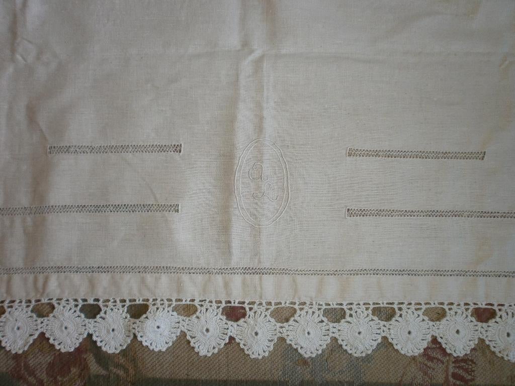 Oogstrelend antieklook linnen gordijn mt monogram 2,60/1,74, Huis en Inrichting, Stoffering | Gordijnen en Lamellen, Ophalen of Verzenden