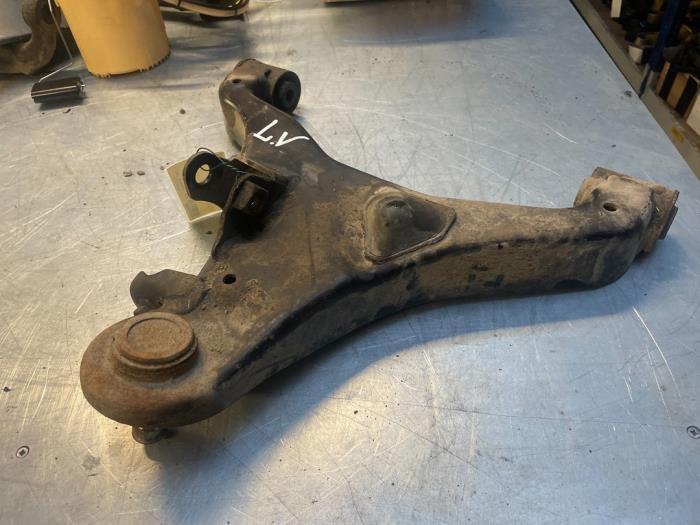 Draagarm links-voor van een Nissan Navara, Gebruikt, -, -, Ophalen of Verzenden
