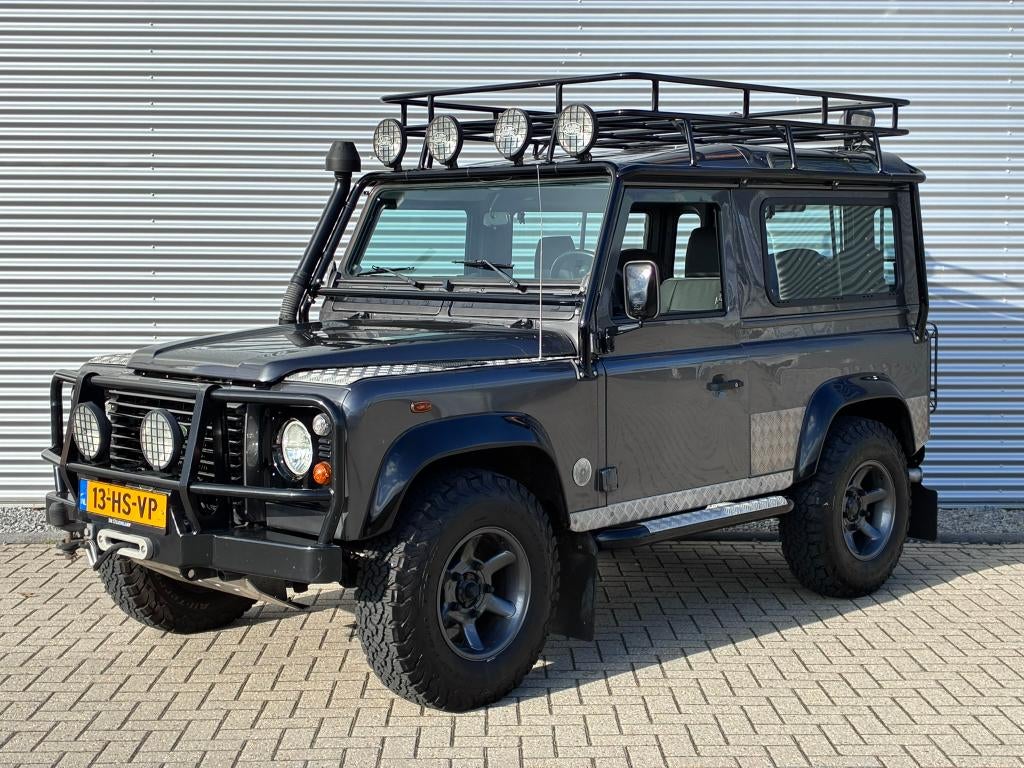 Land Rover Defender 90 Td5 Tomb Raider/ Gerestaureerd, Auto's, Euro 2, Zwart, 2495 cc, 122 pk