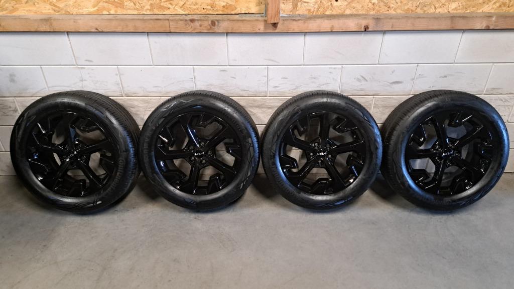 Foto 8 van Zwarte velgen Sportage Sorento Kona RAV4 Vitara 235/55/18