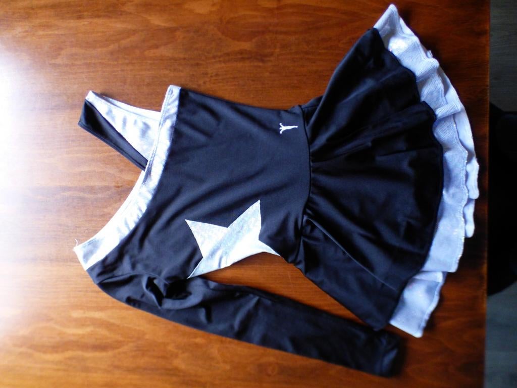 9 Gardedans-/Schaatspakjes te koop, Ophalen of Verzenden, Zo goed als nieuw, Kleding