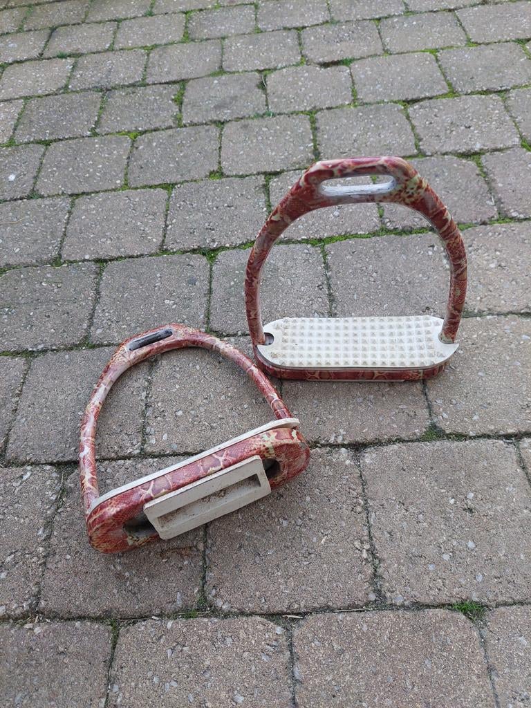 Stijgbeugels met slagenpatroon beugels, Dieren en Toebehoren, Paarden en Pony's | Hoofdstellen en Tuigage, Ophalen, Dressuur